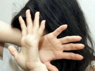 Strappa a morsi l'orecchio alla fidanzata, arrestato eugubino