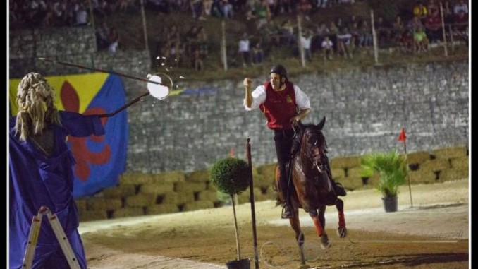 Palio dei Quartieri, la gara del Roccio a Porta Santa Croce