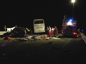 Mortale Gubbio, scontro tra auto e pullman Una scena drammatica è comparsa agli occhi dei soccorritori, dei vari passanti, ma soprattutto
