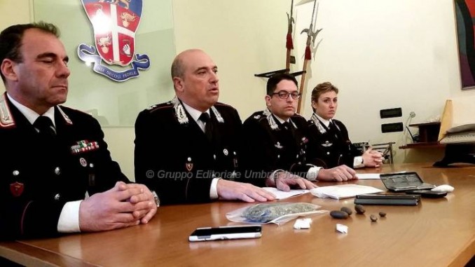 Smantellate cellule di spaccio, arrestata commessa pusher di Gualdo Tadino