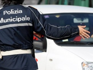 Quattro infrazioni in contemporanea, giovane multato dalla polizia locale