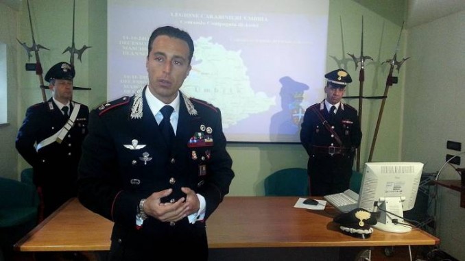 Trovano 25 mila euro, risparmi di una vita, tre ragazzi restituiscono tutto I Carabinieri del Maggiore, Marco Sivori, rintracciano la donna e le fanno riavere i soldi