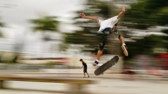 Con skateboard a folle velocità sulla discesa del Bottaccione, segnalati Quattro giovani segnalati dai Carabinieri, si riprendevano pure con la web cam