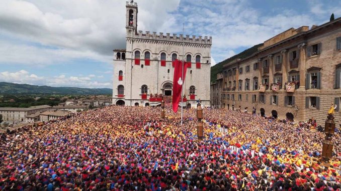 Ceri di Gubbio, ecco l'alzata [LE FOTO]