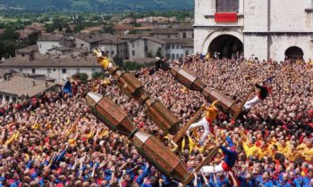 Ceri di Gubbio, oltre diecimila in estasi, hanno assistito alla manifestazione