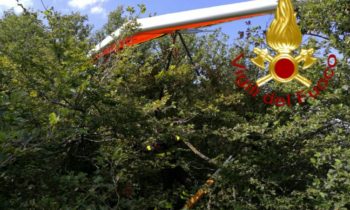 Precipita con il parapendio vicino al Monte Cucco, in ospedale