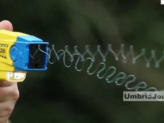 Spacciatori si affrontano con coltelli e storditori a Nocera Umbra, denunciati
