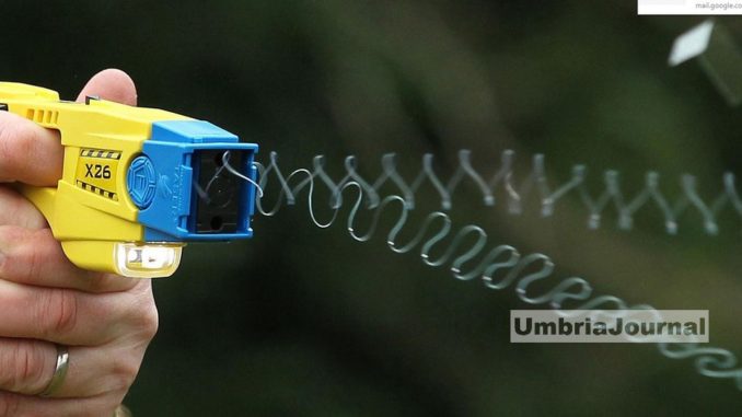 Spacciatori si affrontano con coltelli e storditori a Nocera Umbra, denunciati