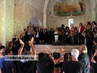 Una travolgente ScheggiAcustica attende lunedì il Bradipo Tridattilo