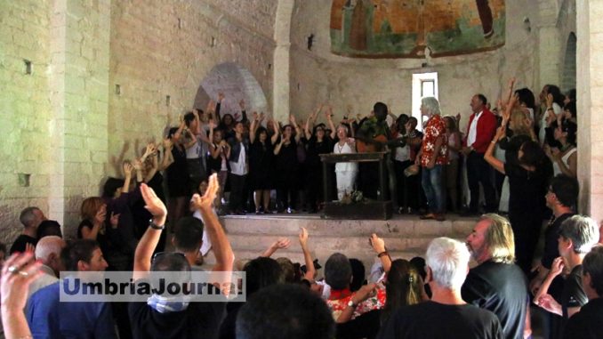 Una travolgente ScheggiAcustica attende lunedì il Bradipo Tridattilo