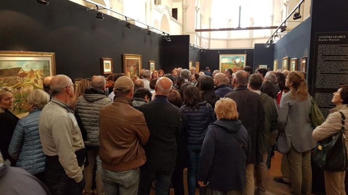 visitatori-alla-mostra-arte-e-follia Gualdo Tadino, superate le 10mila presenze per la mostra Arte e follia