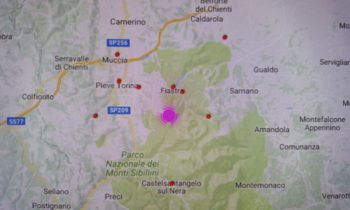 Fortissima scossa di magnitudo 5.4 a Macerata, a Gualdo Tadino gente in strada