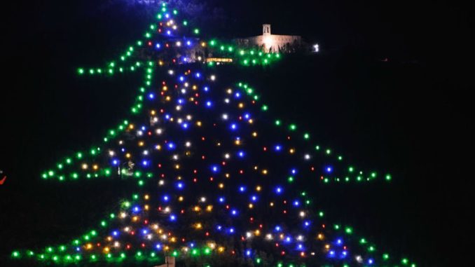 Accensione albero di Gubbio, tutto pronto per la cerimonia