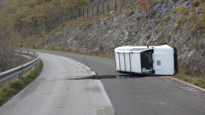 Incidente stradale, soccorso dai carabinieri di Scheggia, Padre Romualdo dell'Eremo