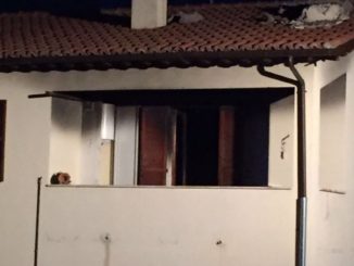 Incendio abitazione Gaifana, lei prima presa a bastonate da lui, dopo ha incendiato casa