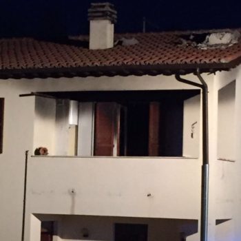 Incendio abitazione Gaifana, lei prima presa a bastonate da lui, dopo ha incendiato casa
