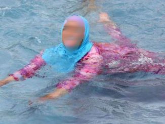 Piscine ed Islam, Forza Nuova, vestite facciano bagno a casa loro 