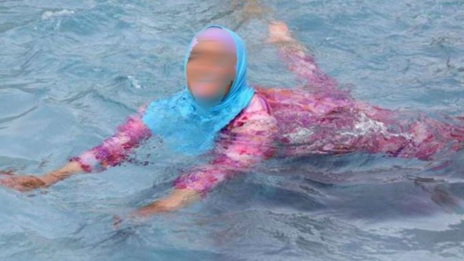 Piscine ed Islam, Forza Nuova, vestite facciano bagno a casa loro 