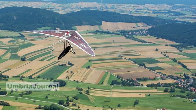 Precipita con deltaplano, tedesco salvato dai carabinieri forestali