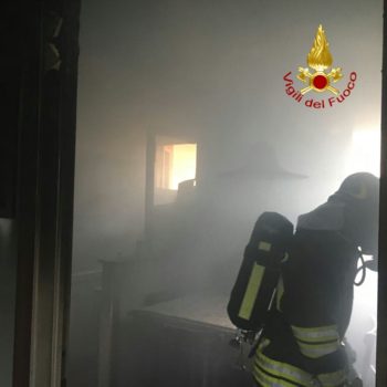 Si incendia la poltrona elettrica, anziana salvata dai vigili del fuoco a Gubbio