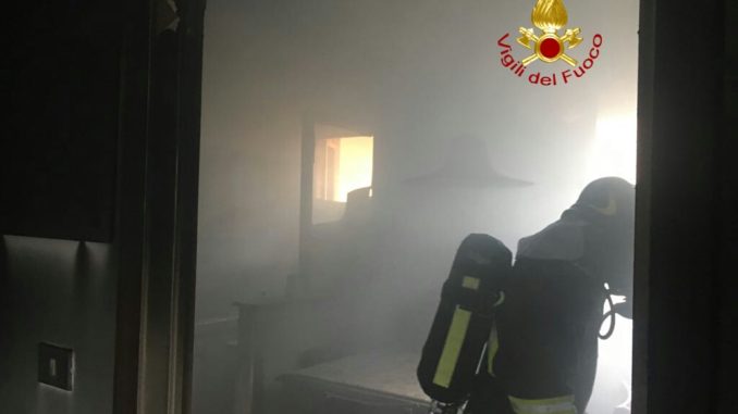 Si incendia la poltrona elettrica, anziana salvata dai vigili del fuoco a Gubbio
