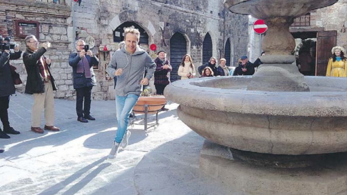 Patente dei matti a Gubbio, anche Cristiano Militello di Striscia la Notizia l'ha preso