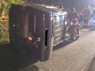 Incidente a Gualdo Tadino auto si ribalta lungo la Valsorda, ferito conducente