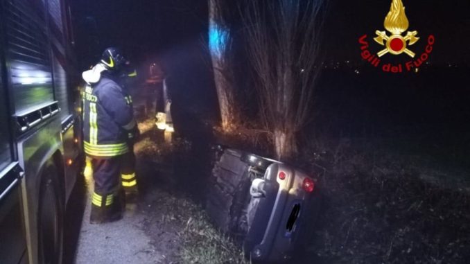 Auto fuori strada incidente con feriti a Madonna del Gambero