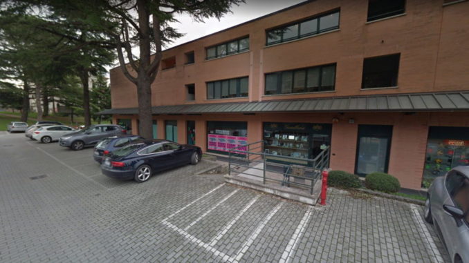 Rapinata ancora una volta la gioielleria di Gubbio, ladro fugge a piedi