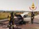 Fiat Panda in fiamme sulla Pian d'Assino tra Gubbio e San Marco