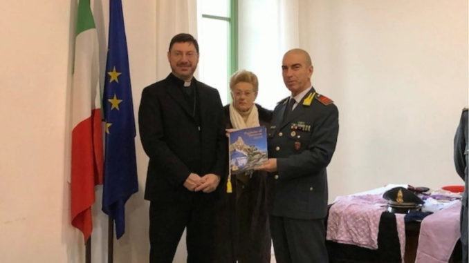 Beneficenza Guardia di Finanza dona a Caritas capi sequestrati