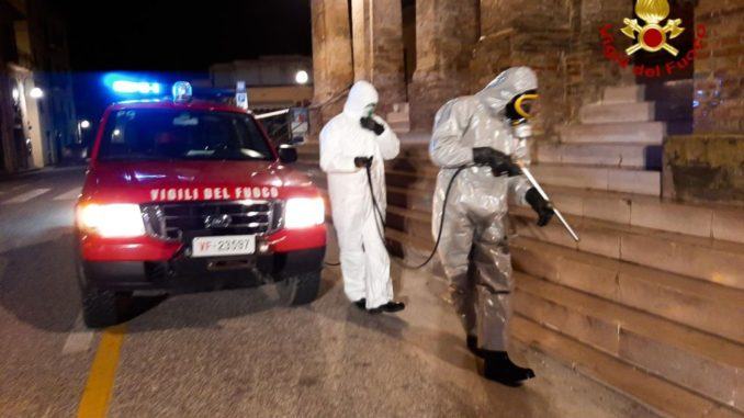 A Sigillo si igienizzano le strade lotta al Coronavirus 