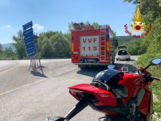 Incidente stradale a Gualdo Tadino, motociclista in ospedale a Branca