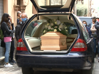 Esplosione Gubbio, un paese intero piange Elisabetta d'Innocenti, ieri i funerali