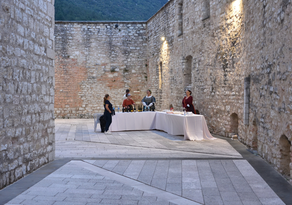 Convivium Epulonis, il banchetto medievale a Gualdo Tadino, vede protagonisti i tavernieri delle quattro Porte