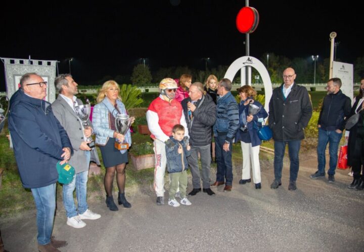 Palio dei Comuni, vince Gualdo Tadino grazie a Global Trustworthy, cavallo allenato e montato da Alessandro Gocciadoro