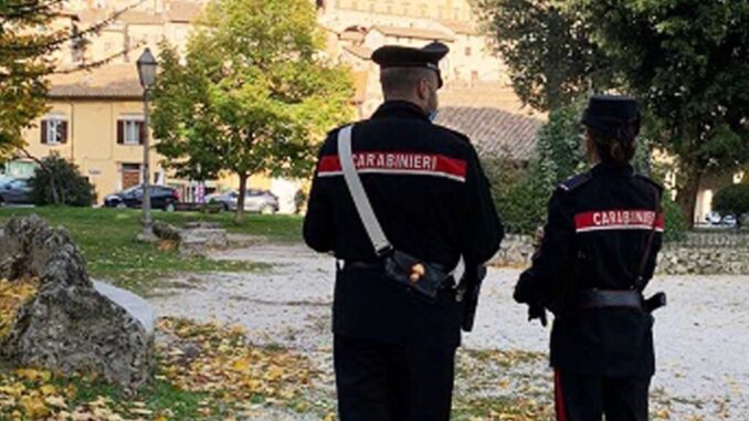 Svaligiata una tabaccheria, razzia di soldi e valori, individuato ladro