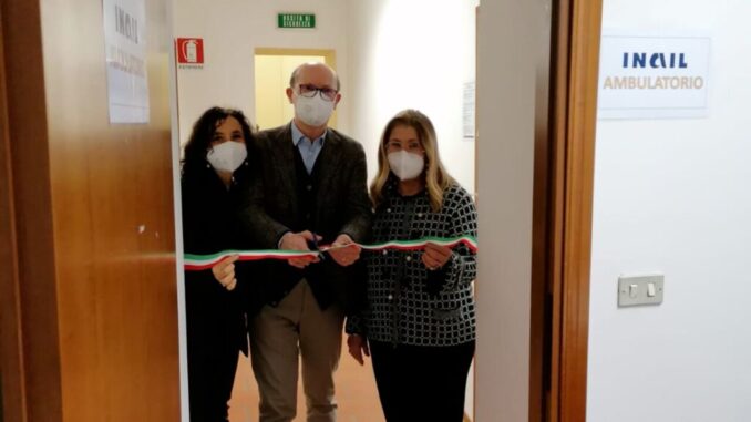 Torna operativa l’agenzia Inail di Gubbio.  Questa mattina il taglio del nastro, presente sindaco, assessore Cecchetti e direttore Inail Umbria