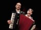 Matthias Martelli va in scena con il suo Il Mercante di Monologhi, domenica 24 luglio al Parco Rocca Flea di Gualdo Tadino.
