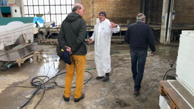 Sindaco e Piergentili in visita alla vetreria alluvionata