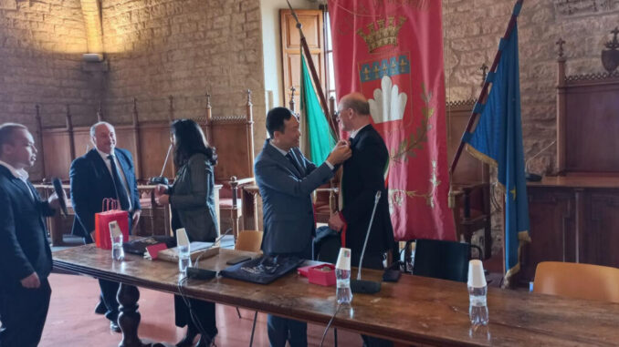 L’ambasciatore del Vietnam in visita a Gubbio