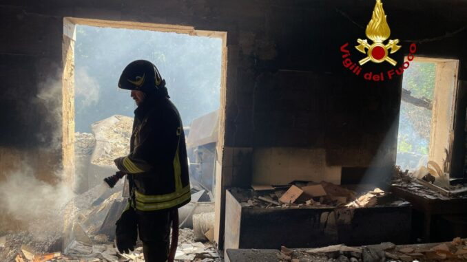 Violento incendio ha colpito un noto PUB di Gualdo Tadino