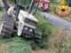 Mezzo agricolo in bilico a Caprara di Gualdo Tadino, recuperato
