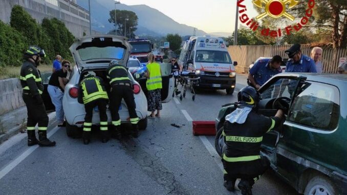 Incidente tra due auto a Gubbio, conducenti feriti lievemente