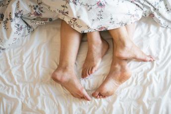 Sesso, sempre più giovani fanno ‘flop’: “Stili di vita e ormoni sotto accusa”