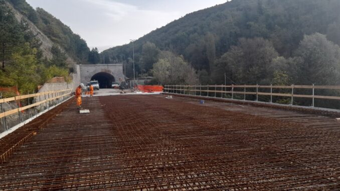 Strada della Contessa, completato il varo delle nuove travi