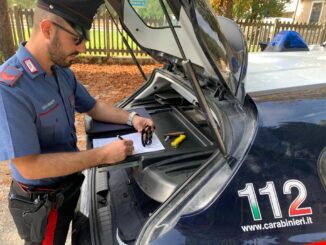 Tirapugni e coltelli in stazione, scatta denuncia all'autorità giudiziaria