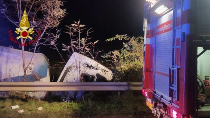 Incidente stradale su SP 240 Gubbio semirimorchio esce di strada
