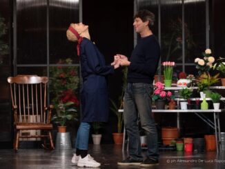 Il piacere dell'attesa di Michele La Ginestra a teatro a Gualdo Tadino