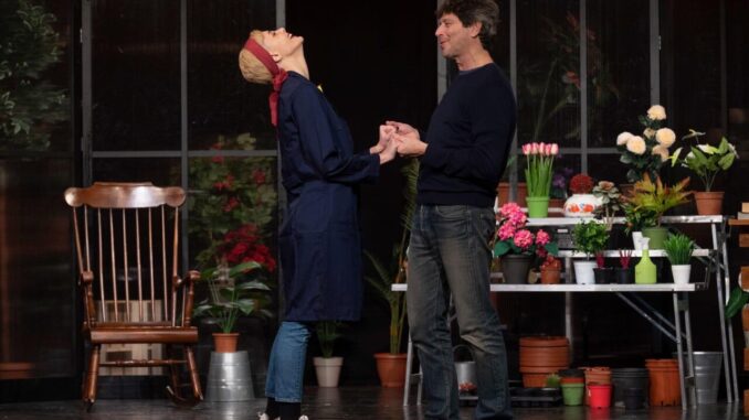 Il piacere dell'attesa di Michele La Ginestra a teatro a Gualdo Tadino